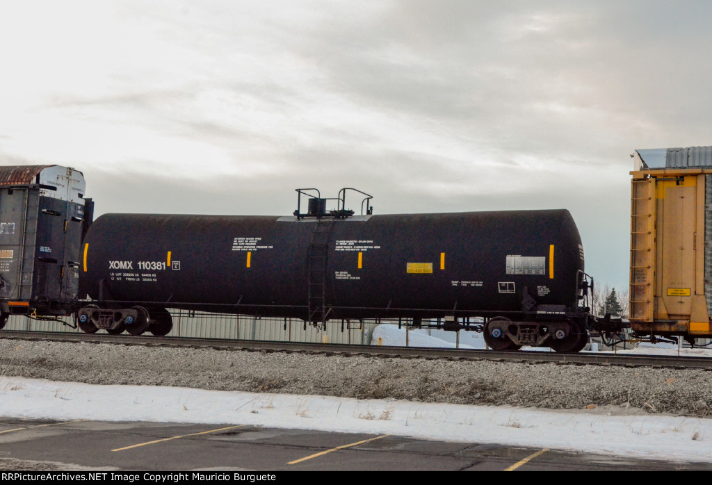 XOMX Tank Car